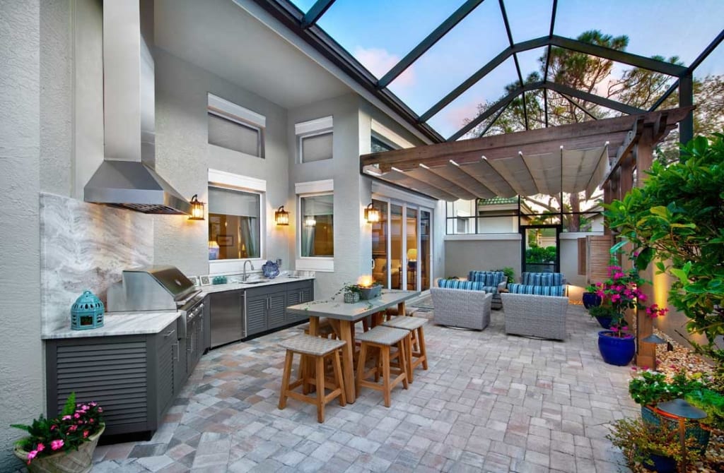 Covered Patio & Kitchen in Coral Gables, FL