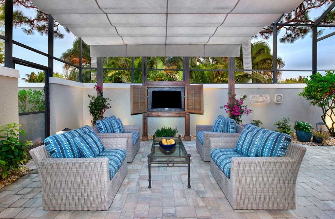 Outdoor Living Space in Miami Beach, FL